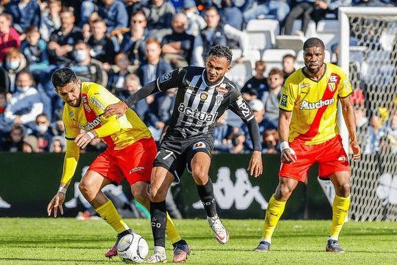 db电竞游戏官网-埃梅里带领阿斯顿维拉创43年纪录